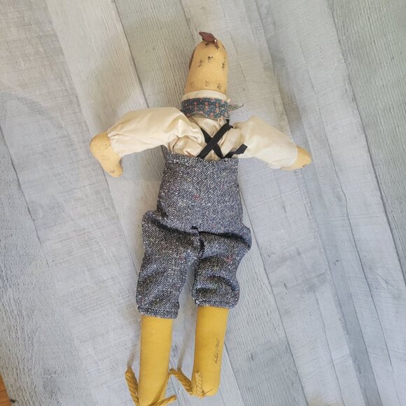 Vintage Chestnut Creek Folk Art Chicken Doll In Overalls & Bowtie Signed - Picture 8 of 9